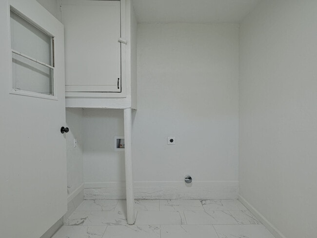 Building Photo - 3912 Parkwoods Ln