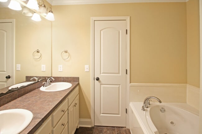 Building Photo - 810 Windlass Cove