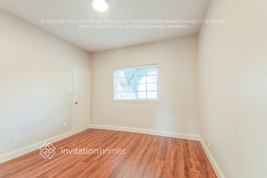 Building Photo - 2710 Honeysuckle Dr