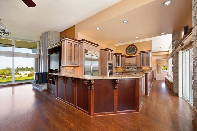 Building Photo - Luxury Living with Stunning 360-Degree Vie...