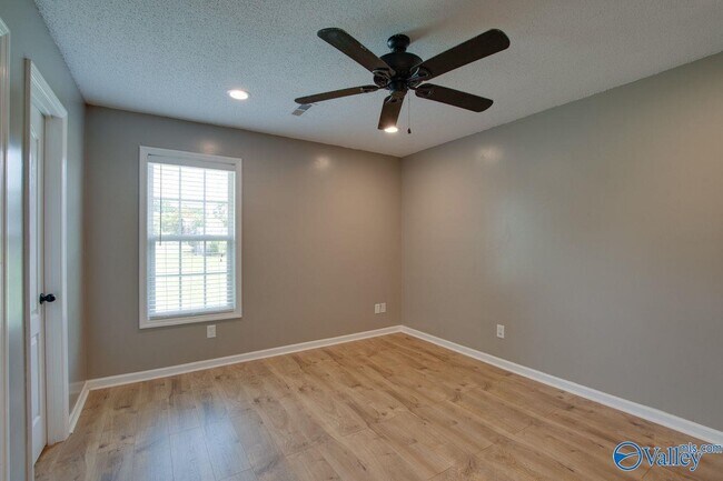 Building Photo - 115 Raptor Ct