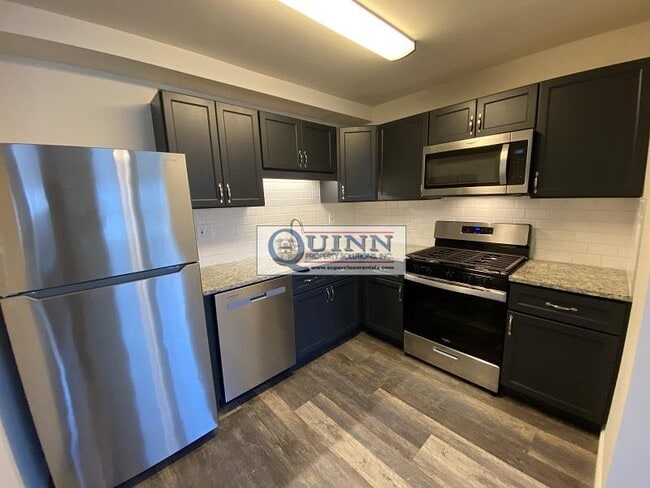 Building Photo - 124 E Village Rd