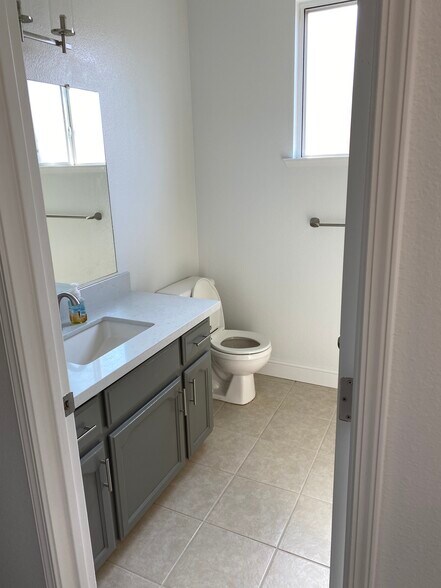 Guest bathroom - 1134 Pine Ct