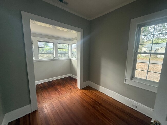 Building Photo - Freshly Renovated Clover Charmer — Walk to...
