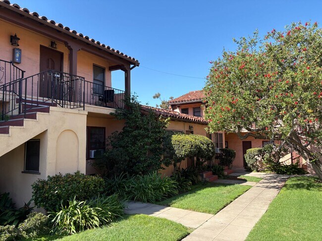 Building Photo - Rare 1BR in Wonderful Area with Unique, Vi...