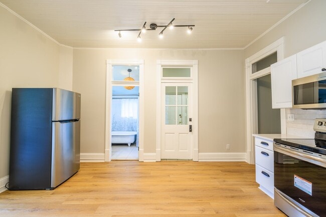 Building Photo - NOW AVAILABLE!!!  Charming, Renovated 2 Bed, 1 Bath East Nashville Home, Minutes to Five Points &...