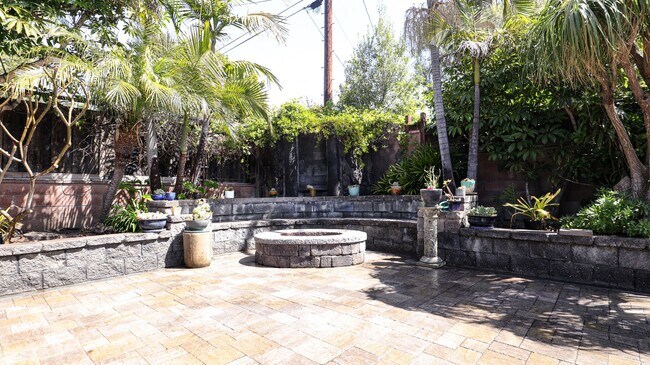 Building Photo - Beautifully Remodeled 3 Bed, 2 Bath Home i...