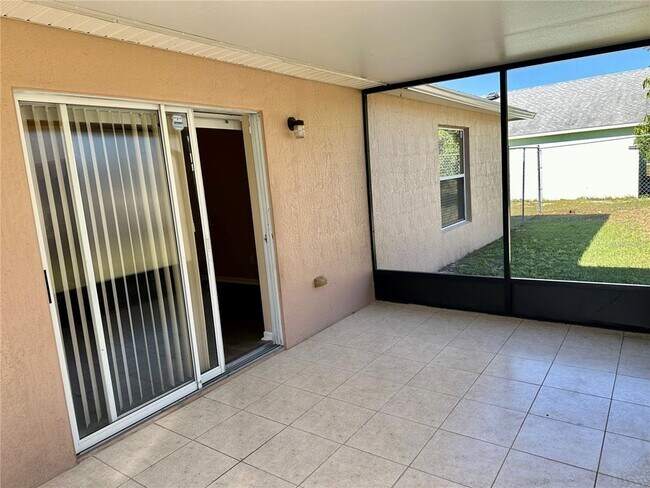 Building Photo - 536 Lakeview Dr