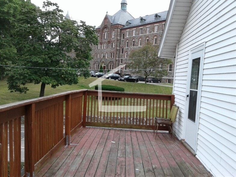 Building Photo - 116 Lake St