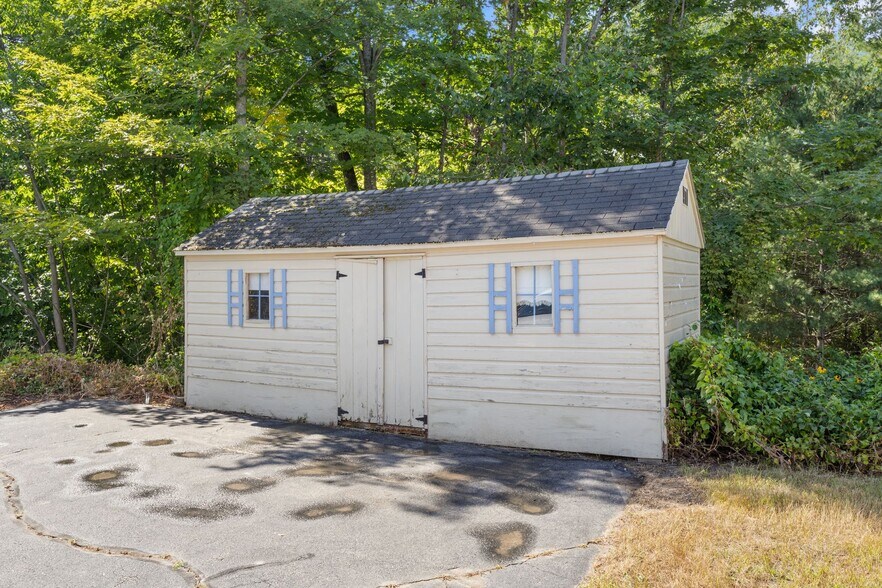 Building Photo - 665 S Waterboro Rd