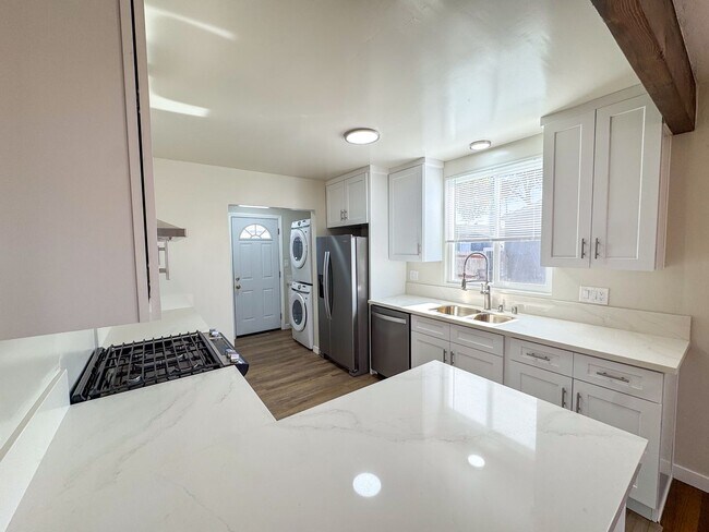 Building Photo - El Cerrito 3Bed/2Ba Private Yard, off-street parking Just renovated