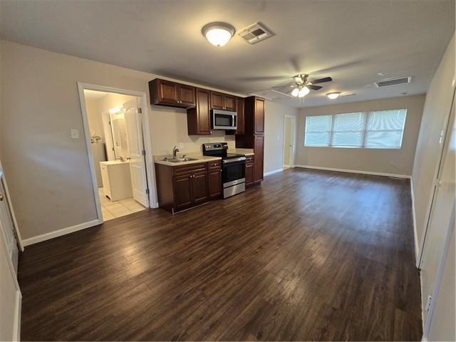 Building Photo - 123 Kadak Ln