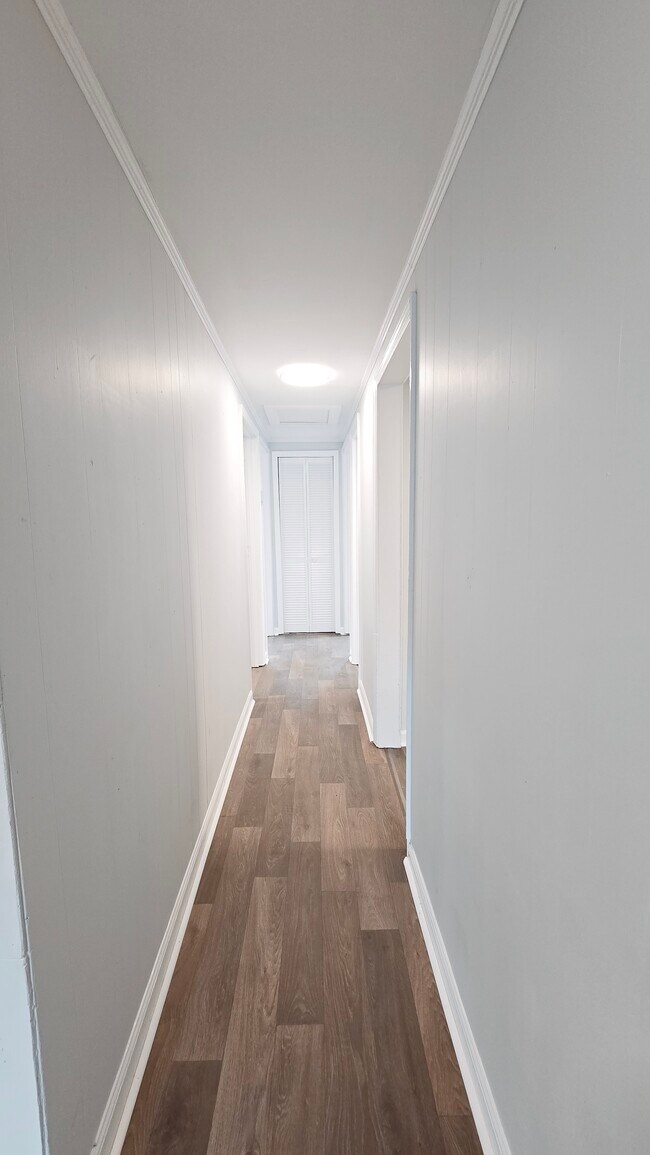 Building Photo - 64 Spruce St