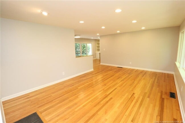 Building Photo - 1009 Dogwood Ln