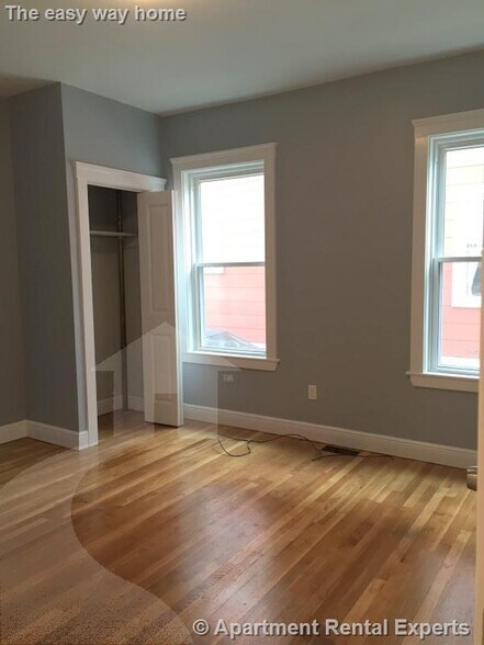 Building Photo - 374 Prospect St