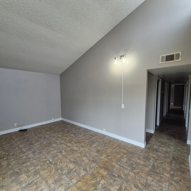 Building Photo - Carmichael 3 bedroom, $2195/month.