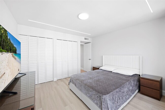 Building Photo - 3500 Galt Ocean Dr