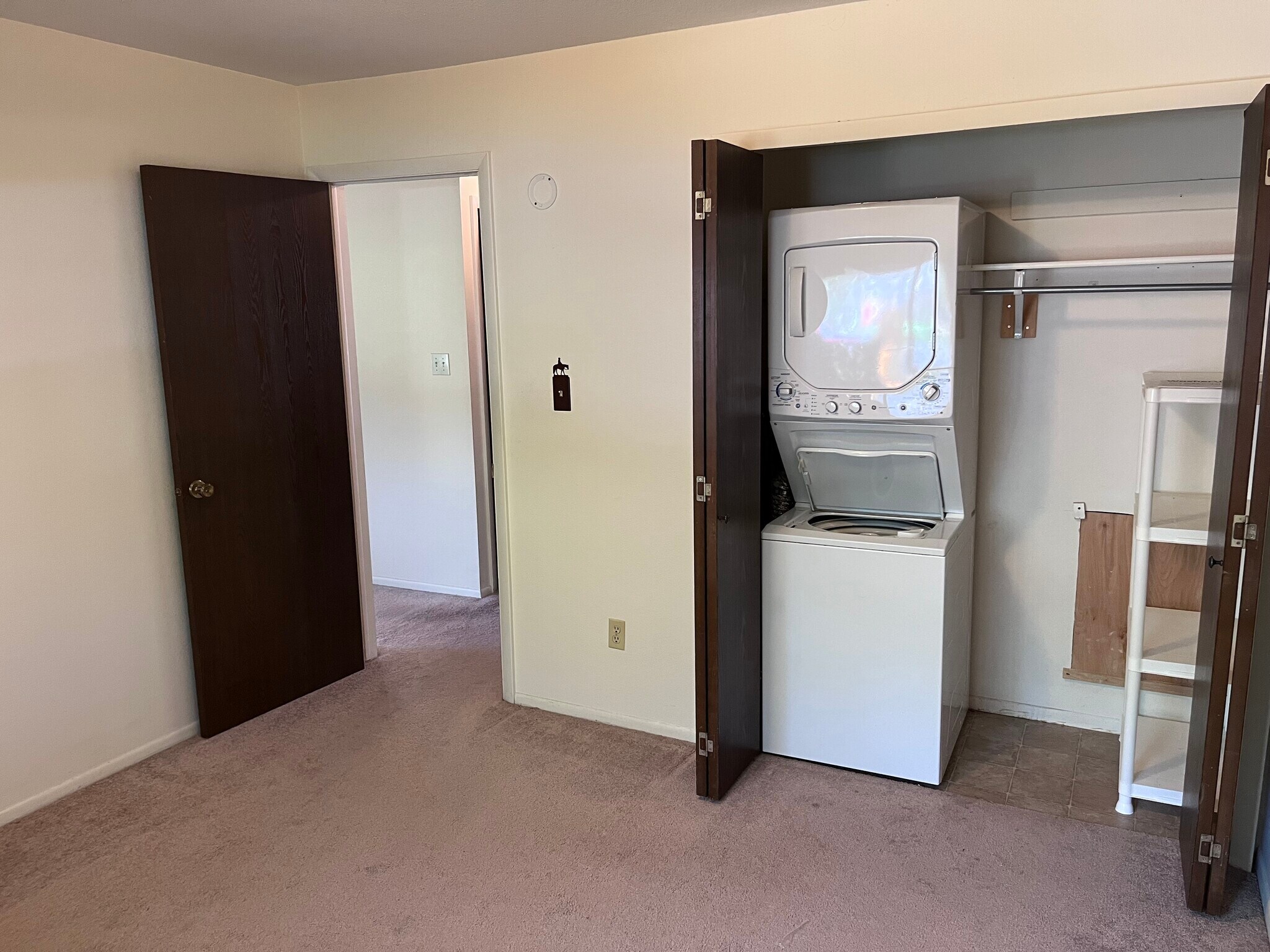 Building Photo - 2600 Parklake Ct