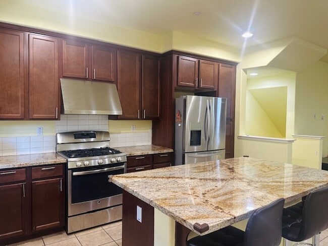 Building Photo - Gorgeous Home, Best Schools, Move In Today!