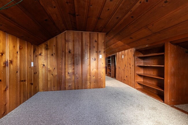 Building Photo - Adorable 4 bedroom | 2 bathroom | 2 car ga...
