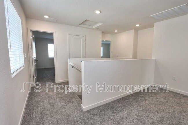 Building Photo - 2097 Shady Tree Cir