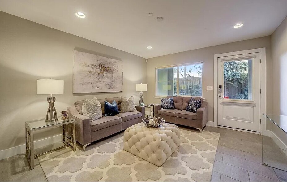 Building Photo - 2415 Stearman Ct