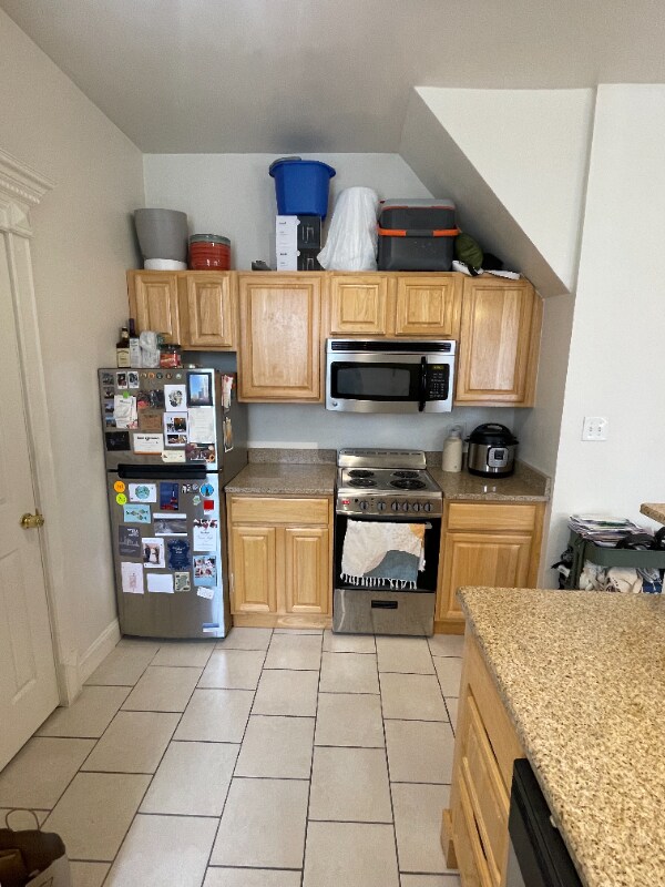 Building Photo - 412 Monroe St