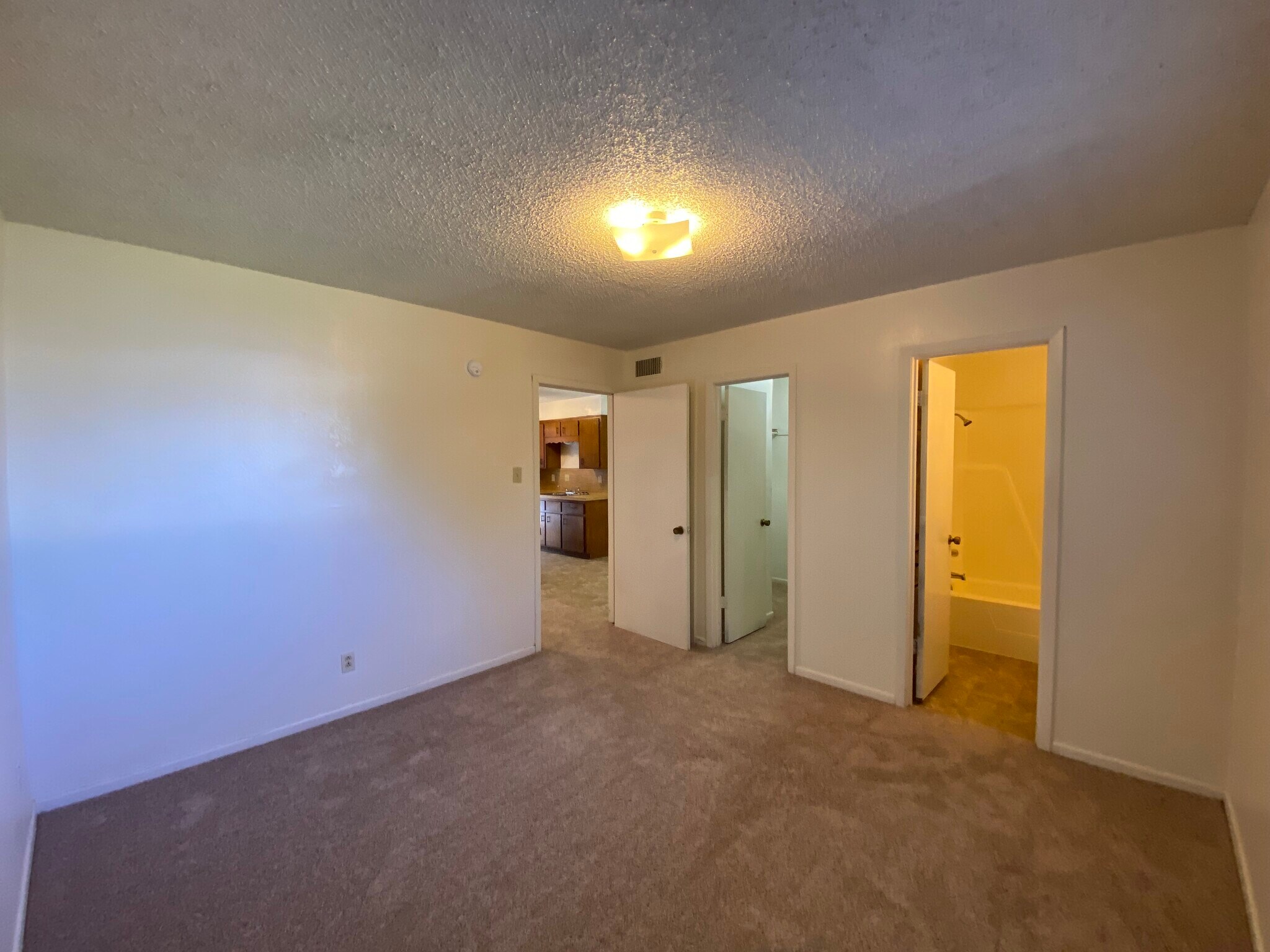 Building Photo - 1105 Parmer Ave
