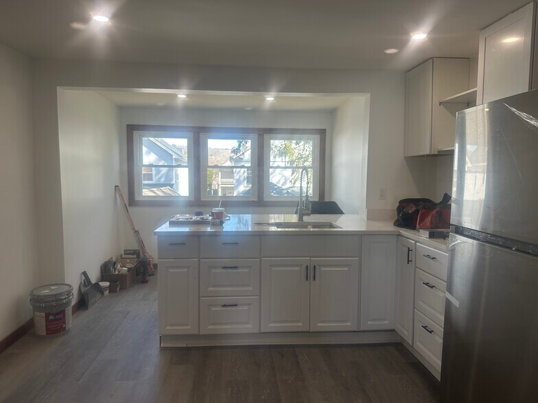 Building Photo - 76 Benham St