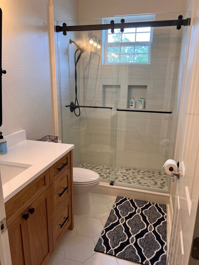 Building Photo - 536 Ontario Ave