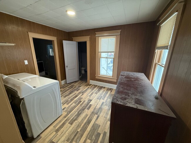 Building Photo - 426 1st St NW