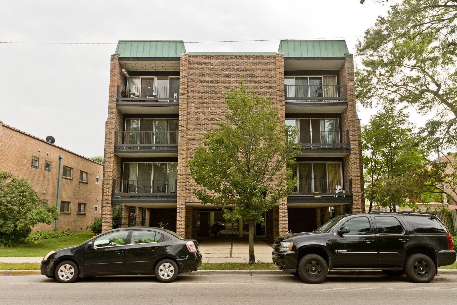 Building Photo - 4136 N California Ave