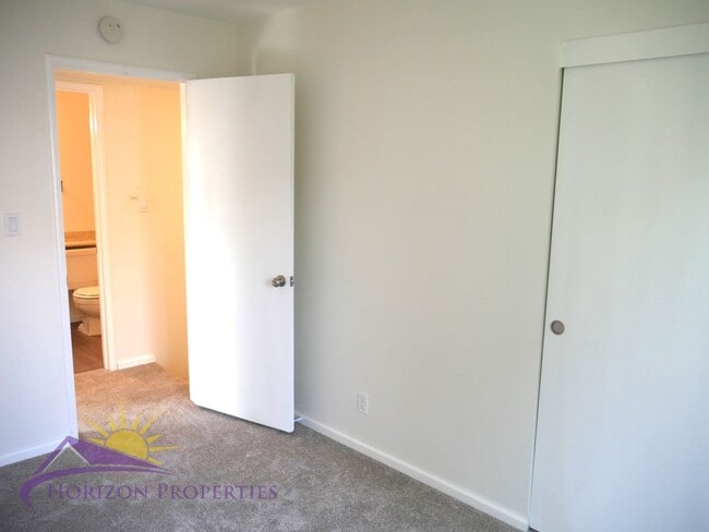 Building Photo - 3 Bed 2.5 Bath 1,380 sqft Townhome in Carm...