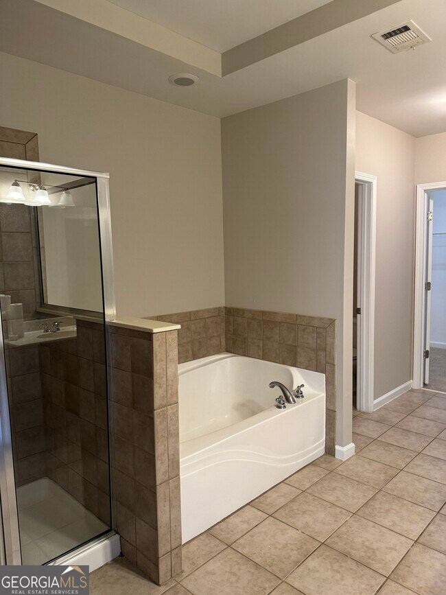 Building Photo - 5868 Norfolk ChaseRoad