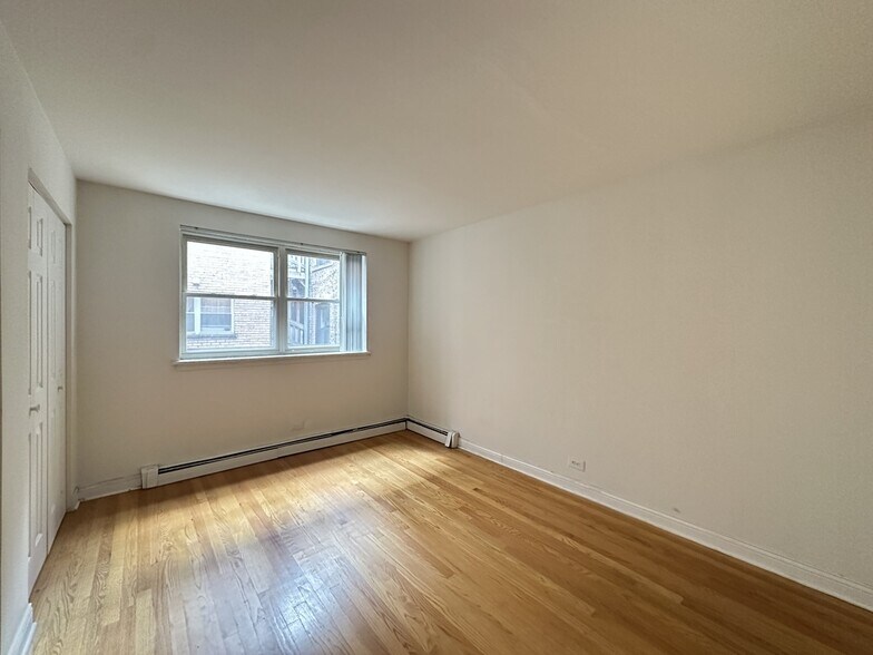 Building Photo - 3710 N Pine Grove Ave