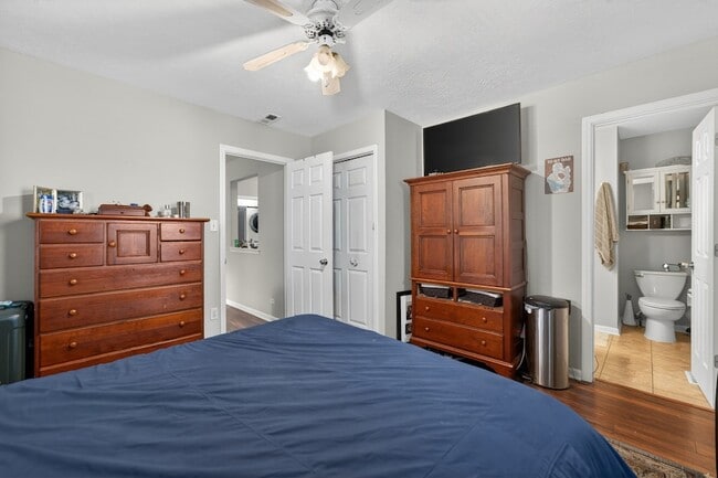 Building Photo - 33356 N Sears Blvd