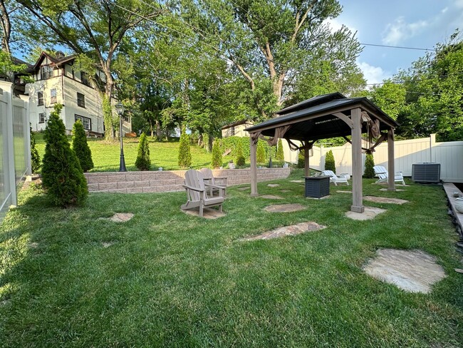 Building Photo - 3 bedroom, 2 bath, furnished Kingsport, TN