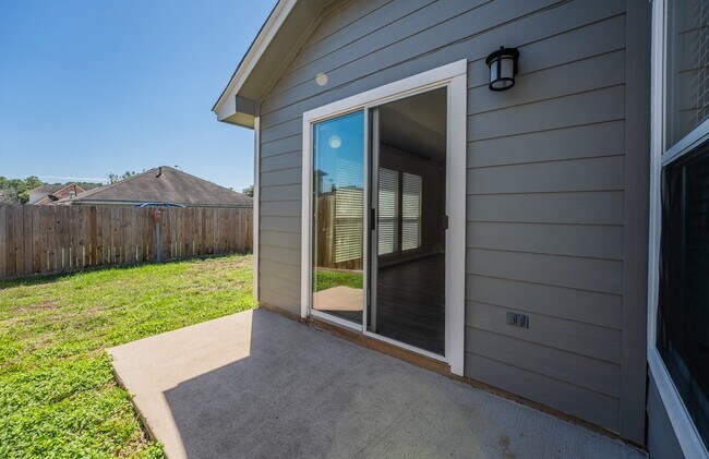 Building Photo - 977 Oak Lynn Dr