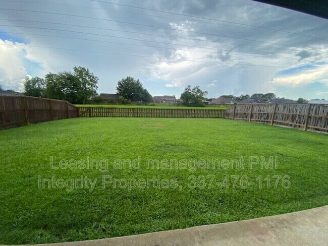 Building Photo - 616 Vert Dr