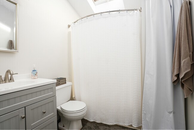 Building Photo - 30 Florence St