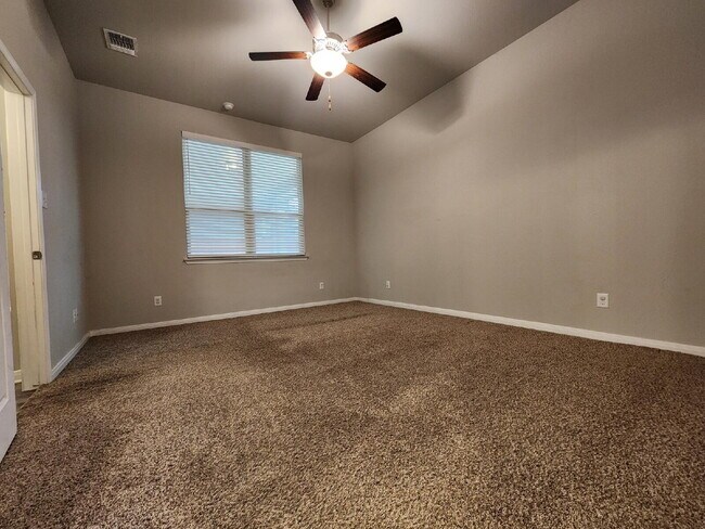 Building Photo - "Beautiful 3 Bedroom, 2 Bathroom Home for ...