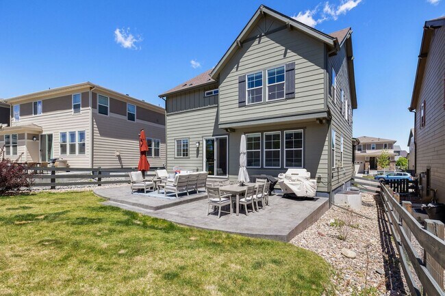 Building Photo - 3 bedroom, 3 bath home with 2 car garage