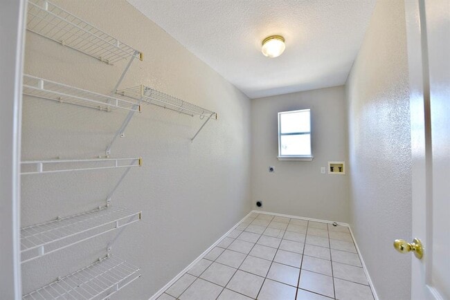 Building Photo - 3627 Windhill Loop