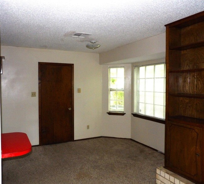 Building Photo - 4536 SE Ellsworth Ave