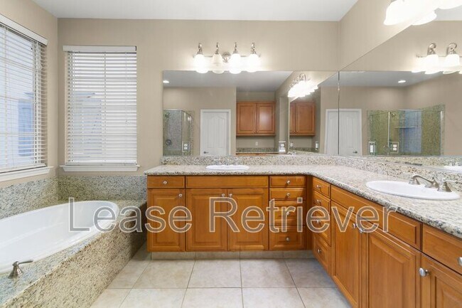 Building Photo - 265-269 S Sonrisa St