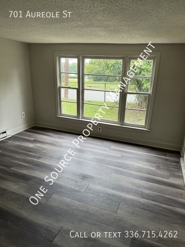 Building Photo - 701 Aureole St