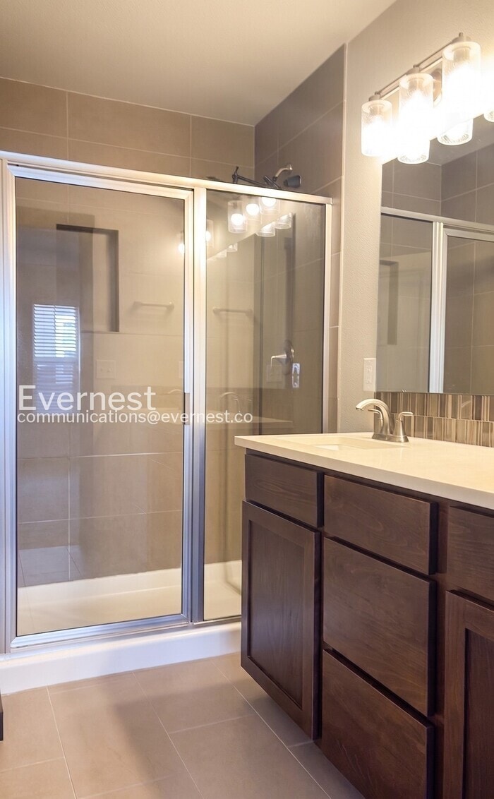 Building Photo - 129 SW 185th Ln