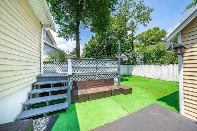 Building Photo - 85 Barrows Ave