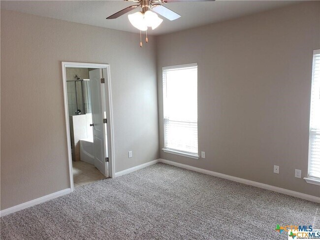Building Photo - 6127 Fairburn