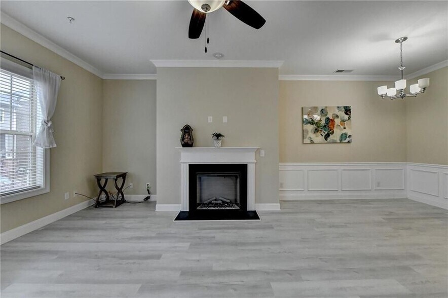 Building Photo - 2405 Tenor Ln